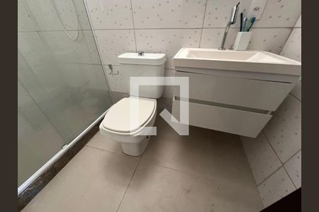 Banheiro de casa de condomínio para alugar com 4 quartos, 250m² em Vargem Pequena, Rio de Janeiro