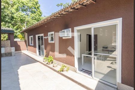 Casa de condomínio para alugar com 250m², 4 quartos e 3 vagasAnexo