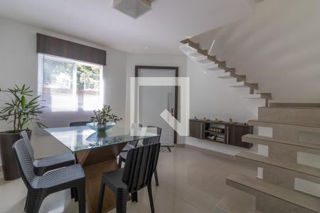 Sala de casa de condomínio para alugar com 4 quartos, 250m² em Vargem Pequena, Rio de Janeiro