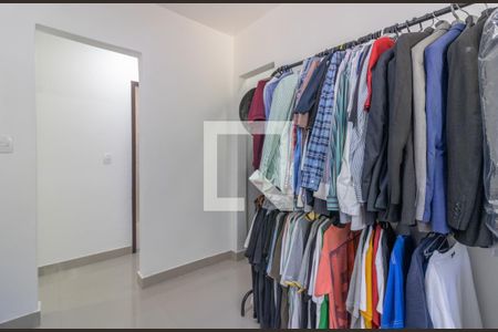 Casa de condomínio para alugar com 250m², 4 quartos e 3 vagasSuíte 1 - closet
