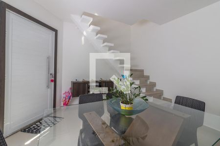 Sala de casa de condomínio para alugar com 4 quartos, 250m² em Vargem Pequena, Rio de Janeiro