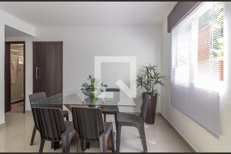 Sala de casa de condomínio para alugar com 4 quartos, 250m² em Vargem Pequena, Rio de Janeiro