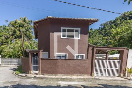 Casa de condomínio para alugar com 250m², 4 quartos e 3 vagasFachada