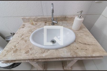 Casa de condomínio para alugar com 250m², 4 quartos e 3 vagasBanheiro (anexo)