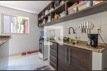 Casa de condomínio para alugar com 250m², 4 quartos e 3 vagasCozinha (anexo)