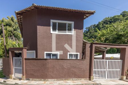 Casa de condomínio para alugar com 250m², 4 quartos e 3 vagasFachada