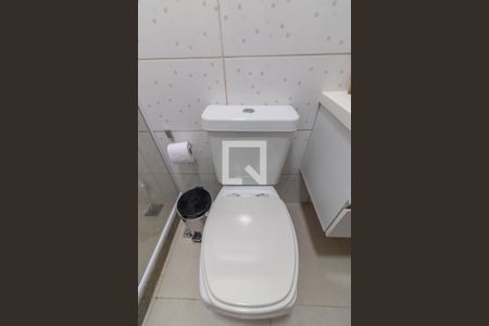 Casa de condomínio para alugar com 250m², 4 quartos e 3 vagasBanheiro Social