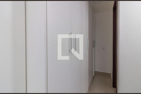 Casa de condomínio para alugar com 250m², 4 quartos e 3 vagasSuíte 2 - closet