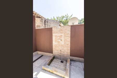 Casa de condomínio para alugar com 250m², 4 quartos e 3 vagasÁrea externa - Chuveirão