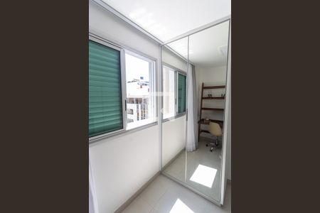 Apartamento à venda com 57m², 2 quartos e 2 vagas Apartamento à venda com 57m², 2 quartos e 2 vagasQuarto 2