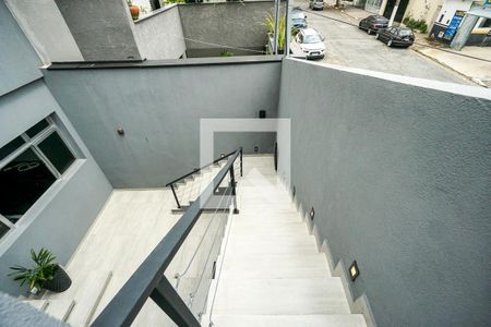 Casa para alugar com 200m², 3 quartos e 3 vagas Casa para alugar com 200m², 3 quartos e 3 vagasEscada do terraço