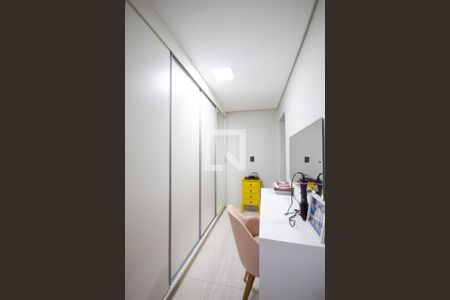 Casa à venda com 180m², 3 quartos e 2 vagas Casa à venda com 180m², 3 quartos e 2 vagasCloset
