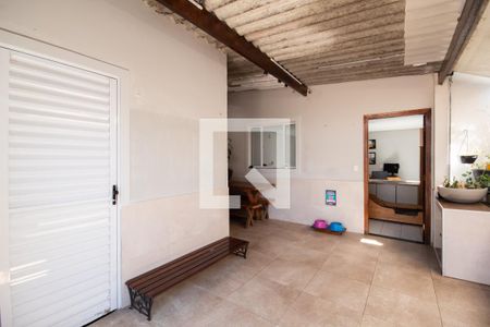 Casa à venda com 180m², 3 quartos e 2 vagas Casa à venda com 180m², 3 quartos e 2 vagasVaranda