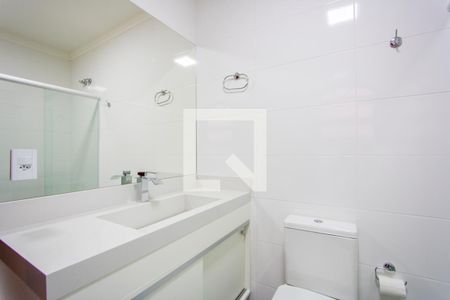 Casa à venda com 320m², 3 quartos e 5 vagasBanheiro do quarto 2