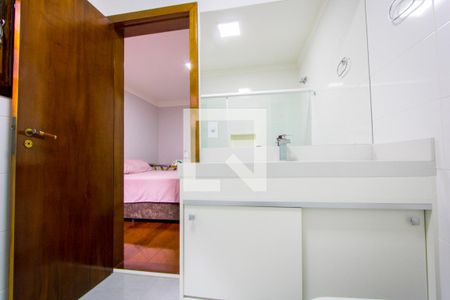 Casa à venda com 320m², 3 quartos e 5 vagasBanheiro do quarto 2
