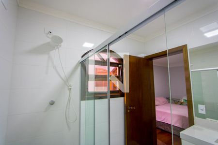 Casa à venda com 320m², 3 quartos e 5 vagasBanheiro do quarto 2