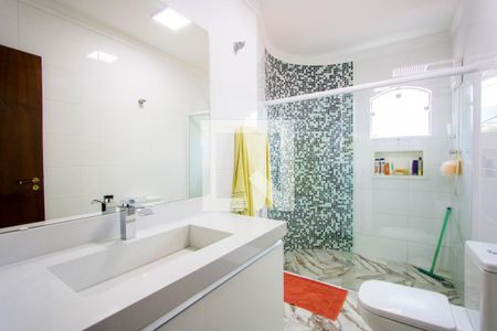 Casa à venda com 320m², 3 quartos e 5 vagasBanheiro do quarto 1