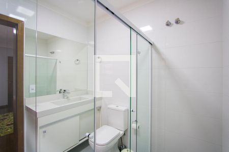 Casa à venda com 320m², 3 quartos e 5 vagasBanheiro do quarto 2