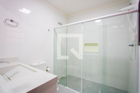 Casa à venda com 320m², 3 quartos e 5 vagasBanheiro do quarto 2