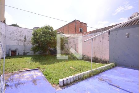 Casa à venda com 85m², 2 quartos e 6 vagas Casa à venda com 85m², 2 quartos e 6 vagasQuintal