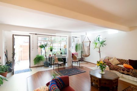 Sala de casa à venda com 4 quartos, 260m² em Vila Cordeiro, São Paulo