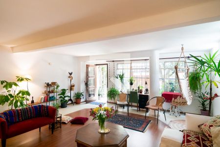 Sala de casa à venda com 4 quartos, 260m² em Vila Cordeiro, São Paulo