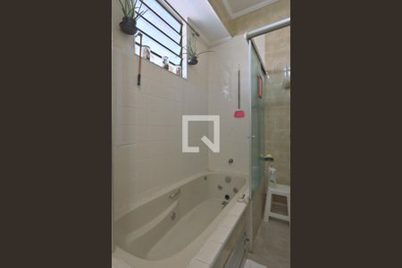 Casa à venda com 578m², 7 quartos e 8 vagasBanheiro da Suíte 1