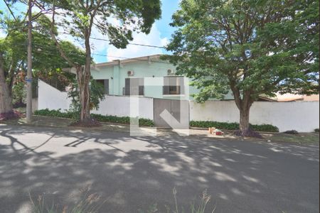 Casa à venda com 578m², 7 quartos e 8 vagasFachada - Lateral