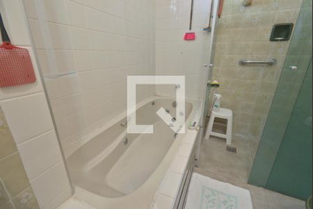 Casa à venda com 578m², 7 quartos e 8 vagasBanheiro da Suíte 1