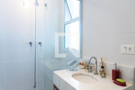 Apartamento à venda com 60m², 2 quartos e 2 vagasBanheiro Social