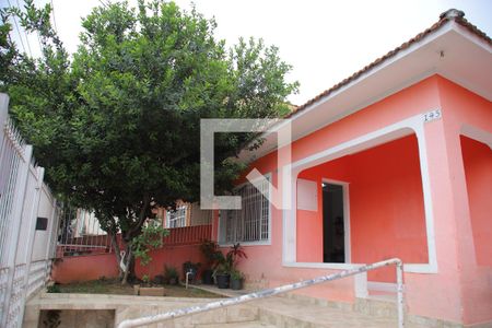 Casa à venda com 250m², 2 quartos e 4 vagasFachada