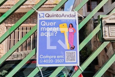 Casa à venda com 160m², 3 quartos e 1 vaga Casa à venda com 160m², 3 quartos e 1 vagaFachada