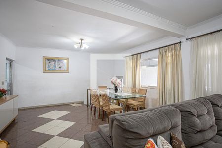 Casa à venda com 320m², 5 quartos e 4 vagasSala