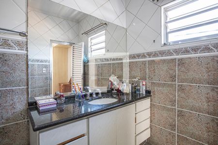 Casa à venda com 320m², 5 quartos e 4 vagasBanheiro 4