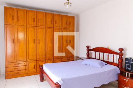 Casa à venda com 287m², 5 quartos e 3 vagasQuarto Suíte