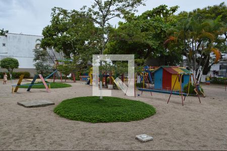 Apartamento para alugar com 80m², 2 quartos e 2 vagasÁrea comum - Playground