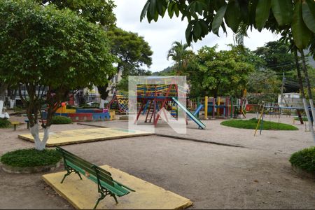 Apartamento para alugar com 80m², 2 quartos e 2 vagasÁrea comum - Playground