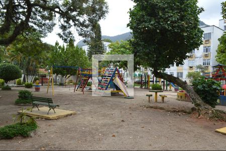 Apartamento para alugar com 80m², 2 quartos e 2 vagasÁrea comum - Playground