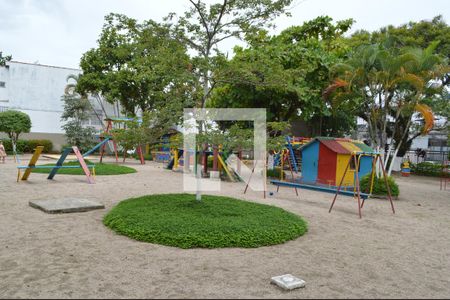 Apartamento para alugar com 80m², 2 quartos e 2 vagasÁrea comum - Playground