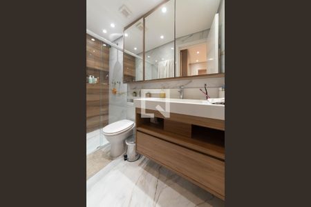 Apartamento à venda com 70m², 2 quartos e 2 vagas Apartamento à venda com 70m², 2 quartos e 2 vagasBanheiro da Suíte