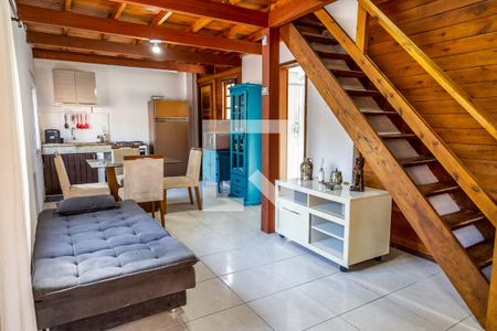Sala de casa para alugar com 2 quartos, 78m² em Porto da Lagoa, Florianópolis