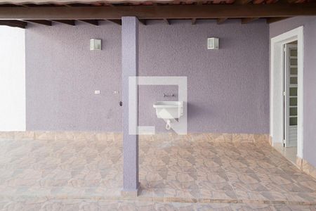 Casa à venda com 252m², 3 quartos e 3 vagas Casa à venda com 252m², 3 quartos e 3 vagasÁrea de Serviço