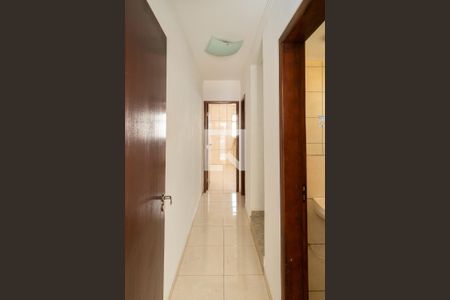 Casa à venda com 252m², 3 quartos e 3 vagas Casa à venda com 252m², 3 quartos e 3 vagasCorredor