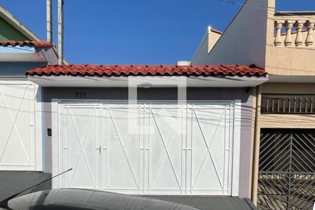 Casa à venda com 252m², 3 quartos e 3 vagas Casa à venda com 252m², 3 quartos e 3 vagasFachada