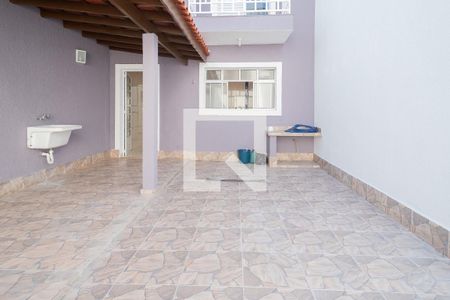 Casa à venda com 252m², 3 quartos e 3 vagas Casa à venda com 252m², 3 quartos e 3 vagasQuintal