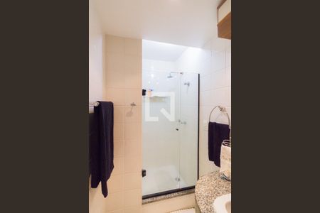 Apartamento à venda com 180m², 4 quartos e 2 vagas Apartamento à venda com 180m², 4 quartos e 2 vagasBanheiro Social