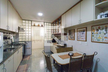 Apartamento à venda com 180m², 4 quartos e 2 vagas Apartamento à venda com 180m², 4 quartos e 2 vagasCozinha