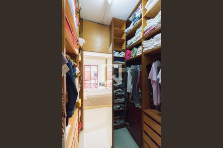 Apartamento à venda com 180m², 4 quartos e 2 vagas Apartamento à venda com 180m², 4 quartos e 2 vagasCloset do Quarto 3