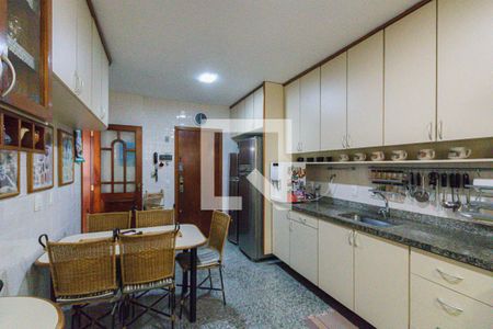 Apartamento à venda com 180m², 4 quartos e 2 vagas Apartamento à venda com 180m², 4 quartos e 2 vagasCozinha