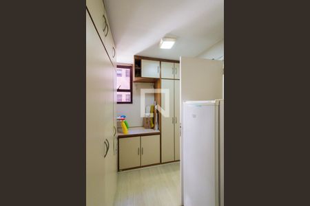 Apartamento à venda com 180m², 4 quartos e 2 vagas Apartamento à venda com 180m², 4 quartos e 2 vagasQuarto de Serviço